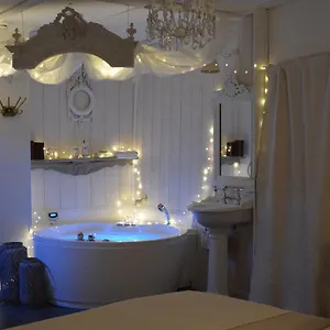 L Escapade Aixoise Sauna Balneo Jacuzzi Petit Dejeuner Boissons Netflix Centre Historique Appartement Aix-en-Provence